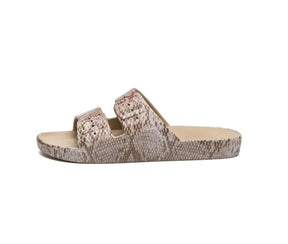 VIPER SANDS Snake print on desert brown slides